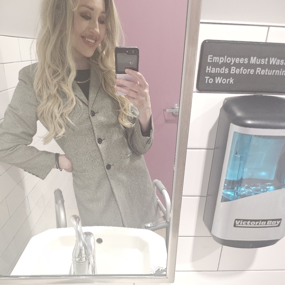 Meet your Posher, Isabelle - Picture 3 of 4